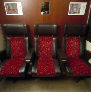 800044 Interieur van het electrische treinstel nr. 4007 (plan Z, ICM-0) van de N.S.: compartiment 1e klasse (niet roken).